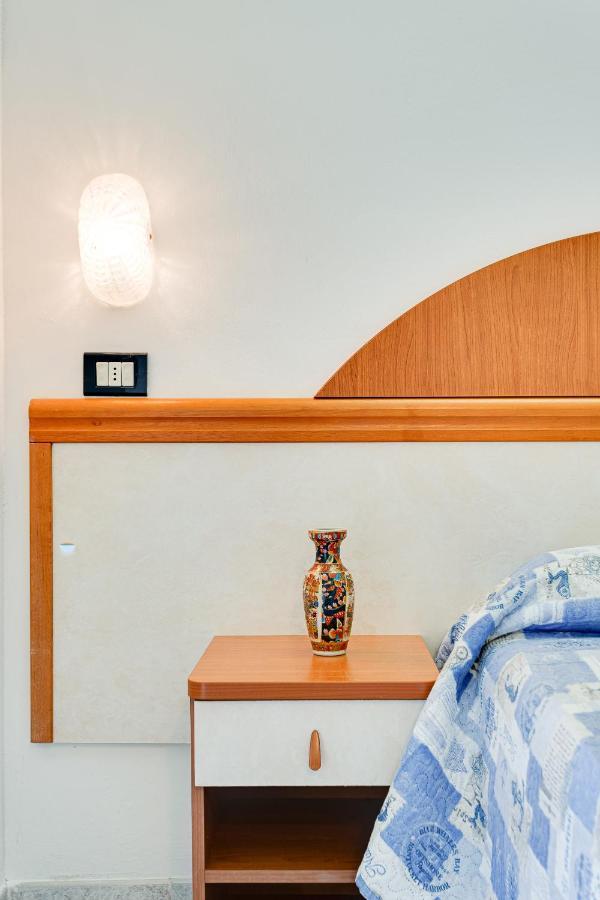 Hotel Augustus Gatteo a Mare Exteriör bild