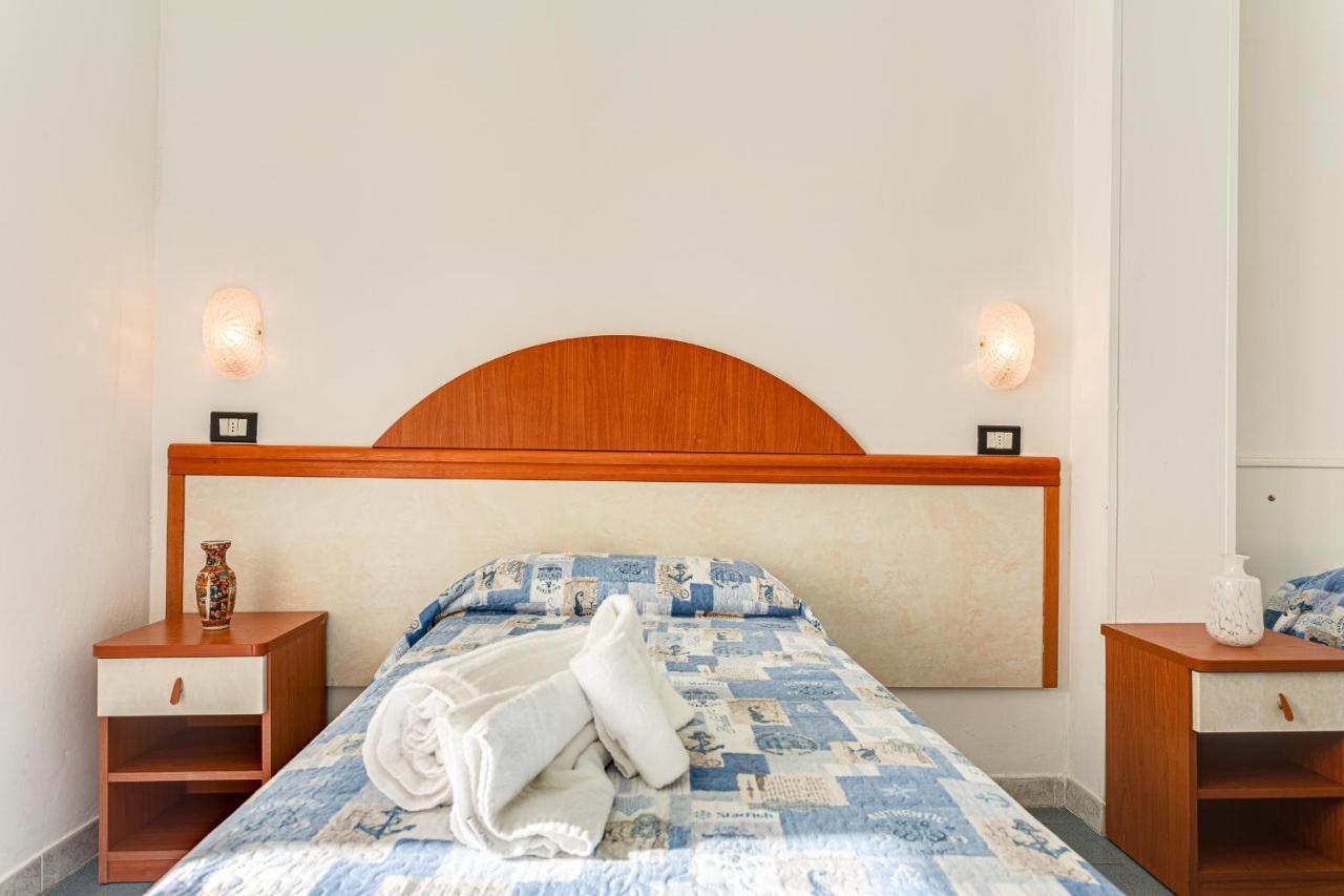 Hotel Augustus Gatteo a Mare Exteriör bild