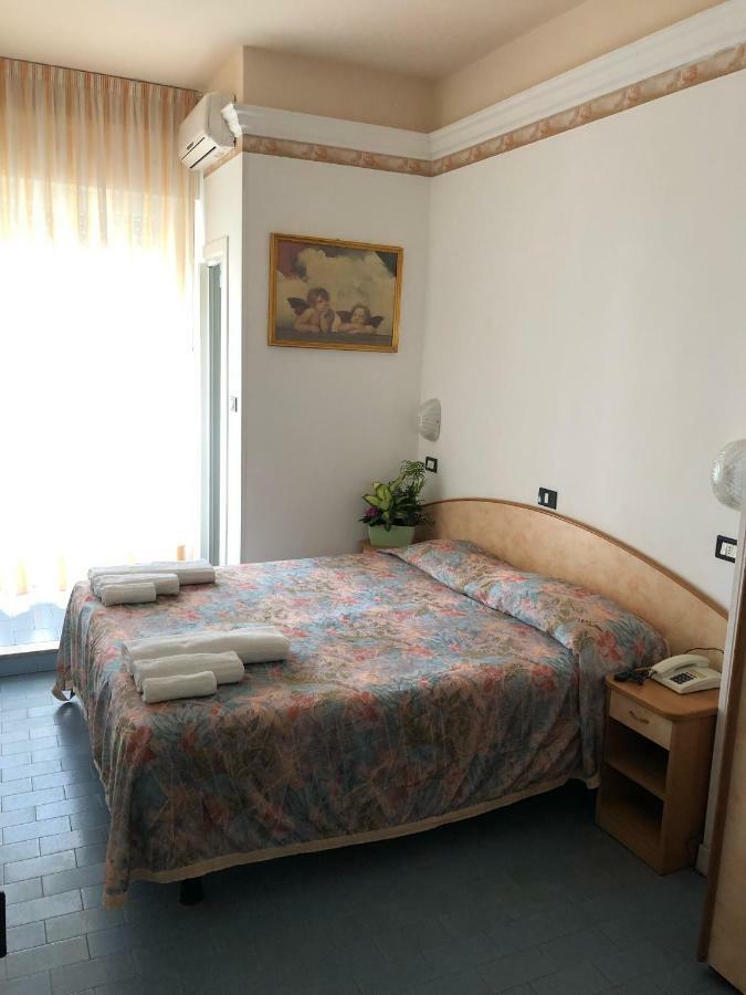 Hotel Augustus Gatteo a Mare Exteriör bild